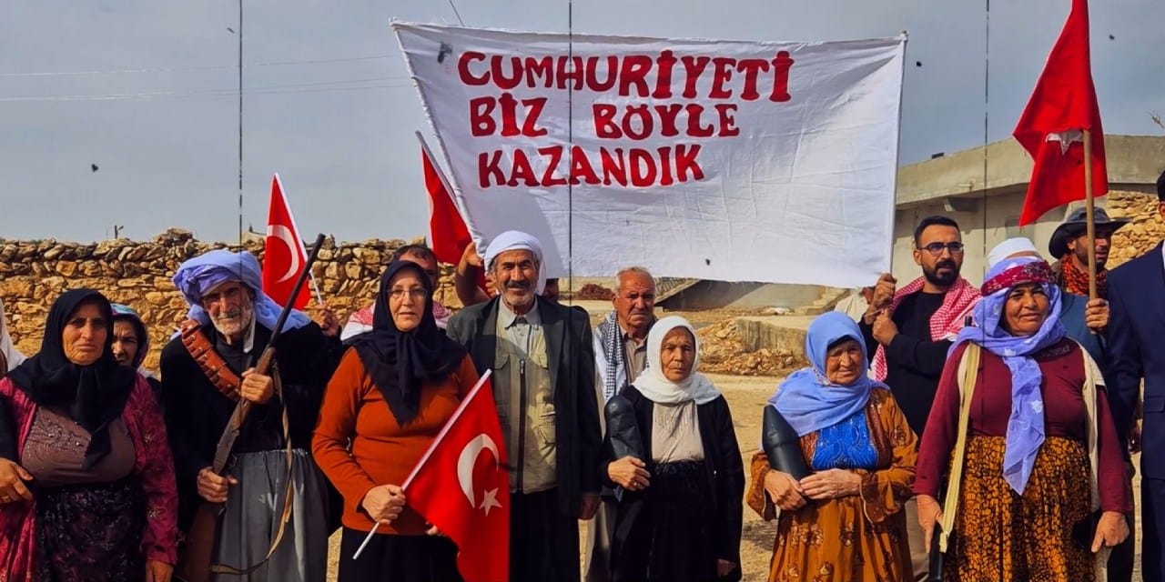 Şanlıurfa'da ikonik 'Cumhuriyet' fotoğrafı yeniden canlandırıldı