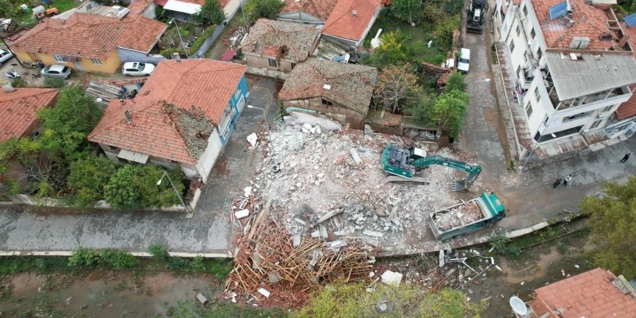 6.1 ile sarsılan Sındırgı'da korkutan tablo!