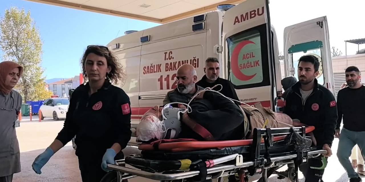 Bursa'da üzerine inşaat iskelesi devrilen işçi ağır yaralandı!