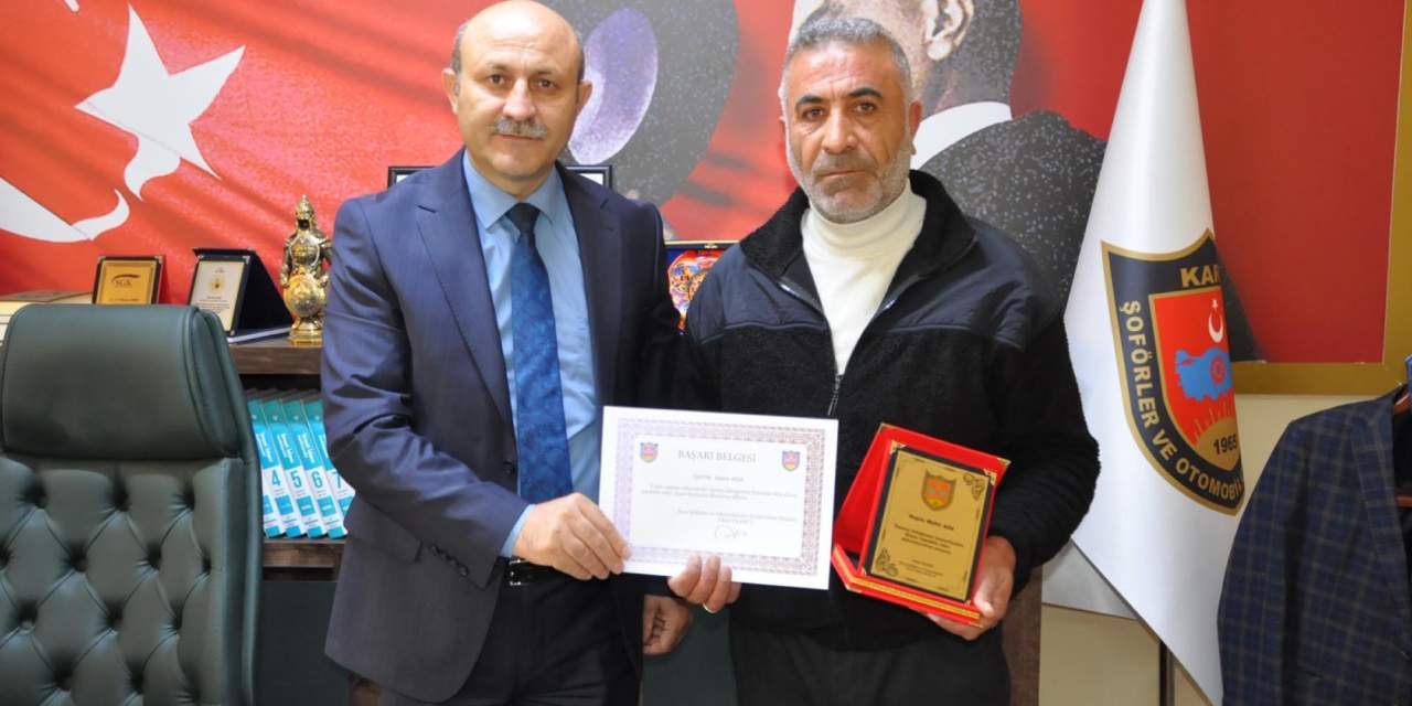 Yolcuyu hastaneye yetiştiren sürücüye ödül