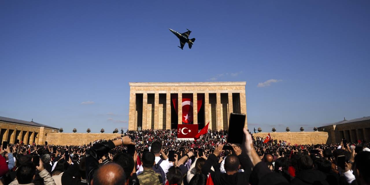 Yüzbinler Ata'nın huzuruna akın etti