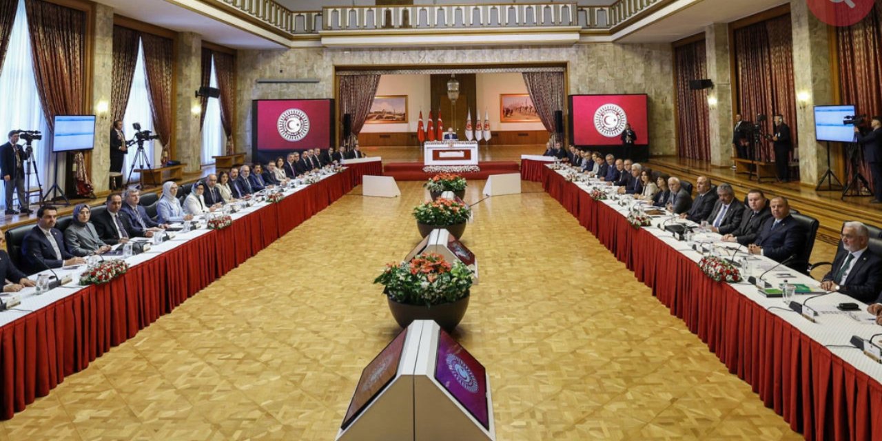 Süreç komisyonu İrlanda yolcusu: İsimler belli oldu