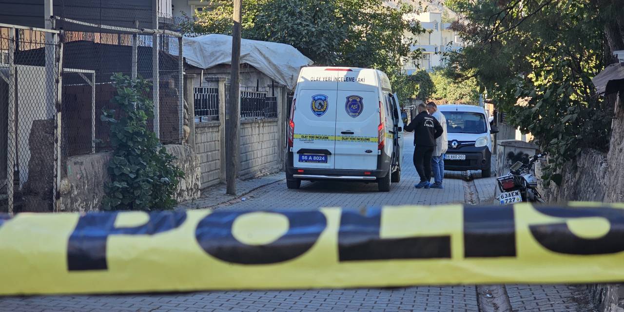 Aile içi tartışma faciaya döndü: Amca ve yengesini öldürüp 3 kişiyi yaraladı!