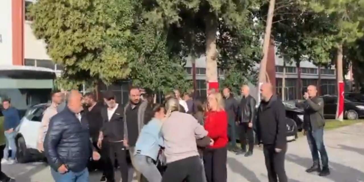 Üniversite öğrencilerinden Bakan Tunç'a protesto: Yaka paça gözaltına alındılar
