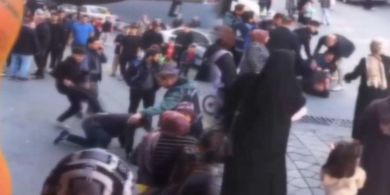 Taciz iddiası mahalleyi karıştırdı! Sokak ortasında darbettiler