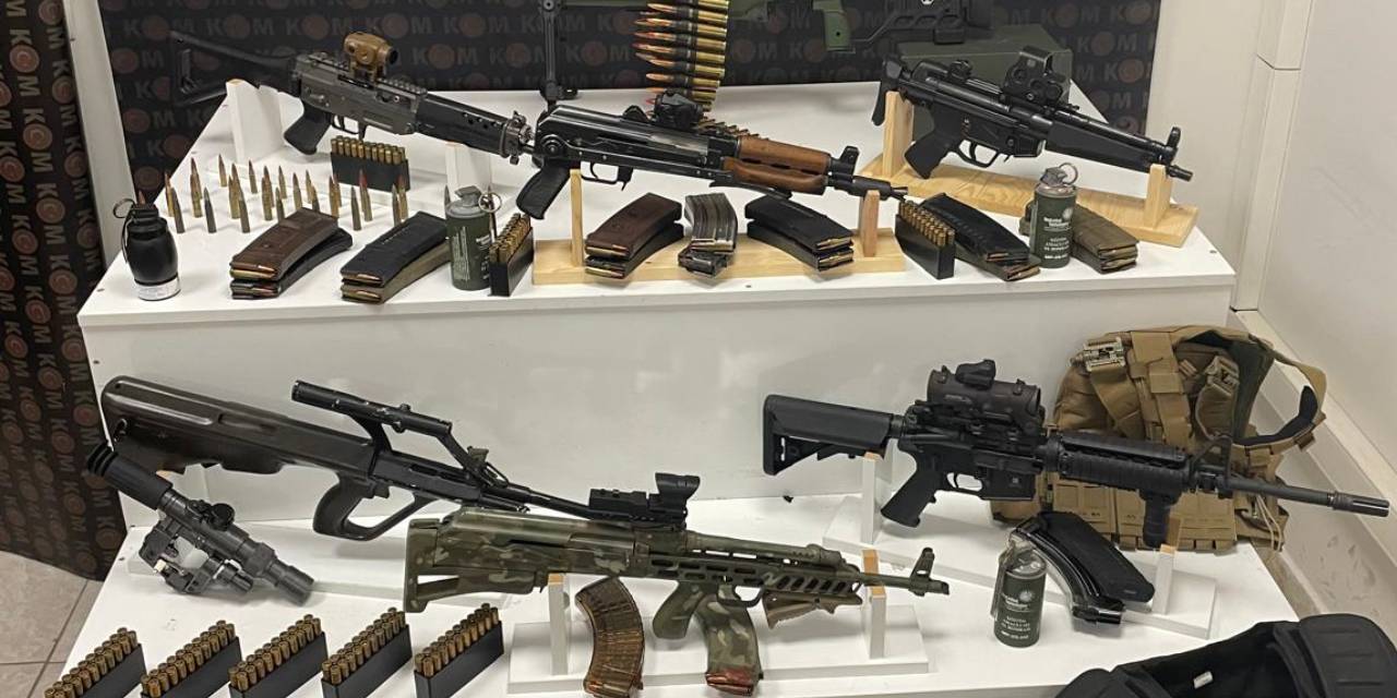 Mardin'de içinde gaz ve sis bombalarının da olduğu çok sayıda mühimmat ele geçirildi