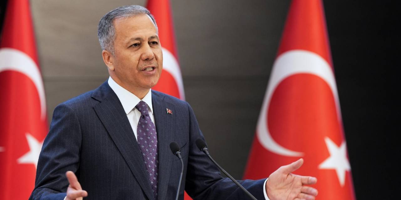 Bakan Yerlikaya duyurdu: Kırmızı ışık ihlaline 'gereği yapıldı' paylaşımı