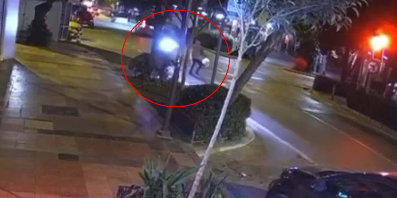 Motosikletin çarptığı yaya hayatını kaybetti! Kaza anı kamerada