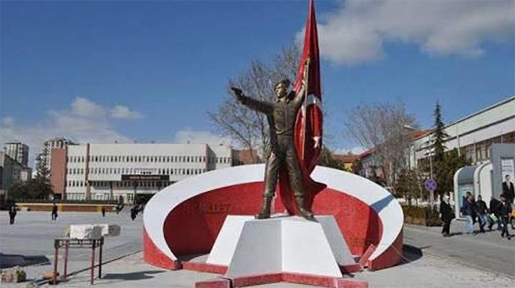Niğde Belediyesi "Ömer Halisdemir Anıtını" kaldırdı
