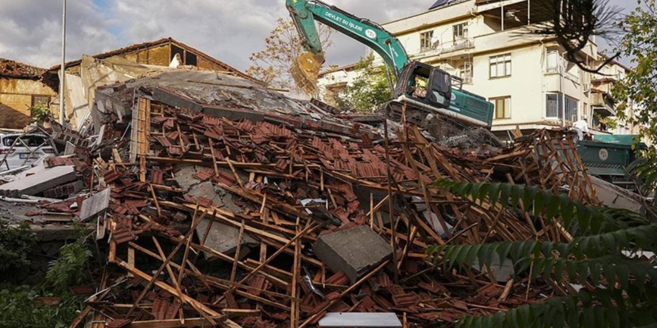Depremin merkez üssünde hayat normale dönüyor