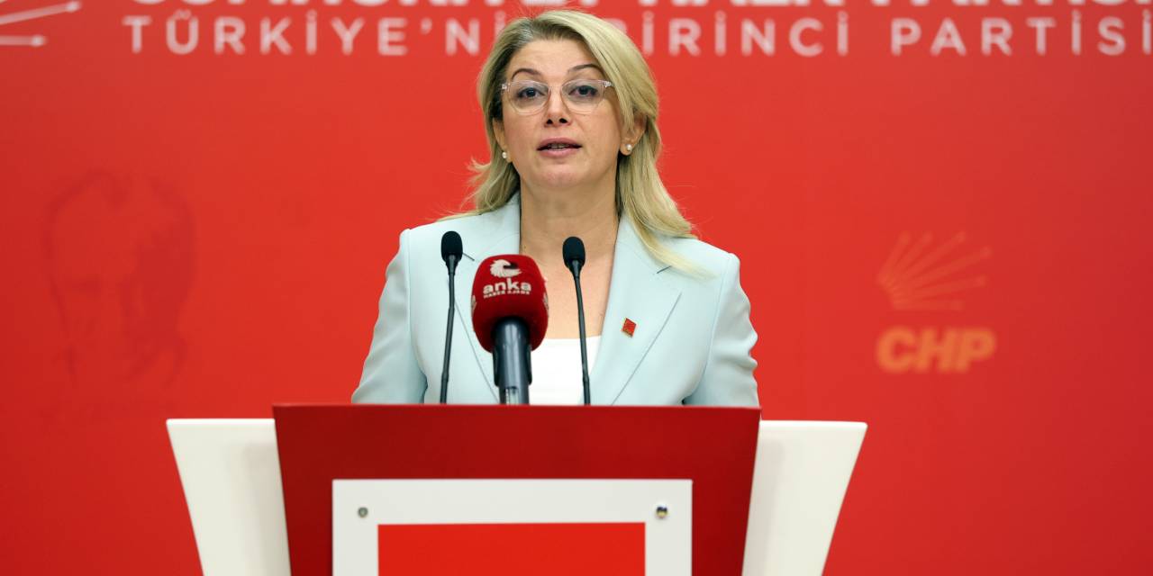 Asu Kaya'dan künefe şovuna tepki: "Bir yanda künefe töreni, bir yanda yanarak ölen bir bebek"