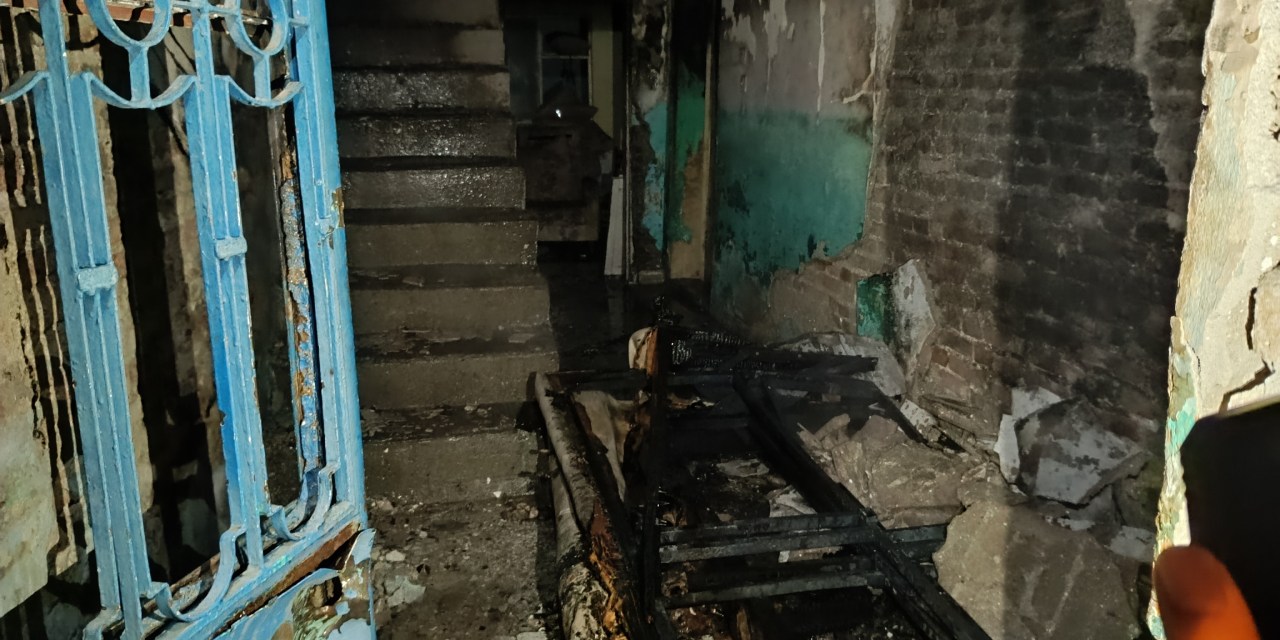 Evini ateşe verdi: Alkollü adam hastaneye kaldırıldı