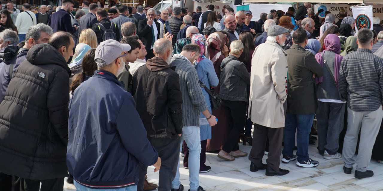 Bedava olduğunu duyan sıraya girdi! İstanbul'da sonu gelmeyen kuyruk