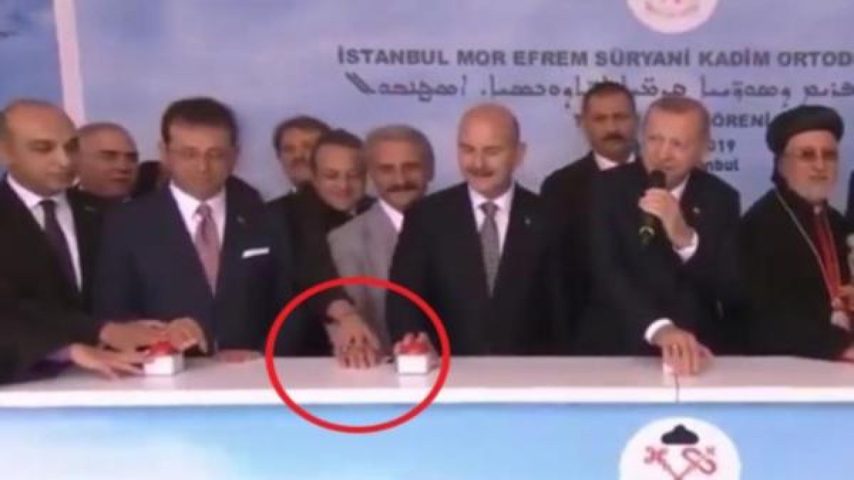 Egemen Bağış, basacak buton bulamayınca AKP'li 'Yeliz'in eline bastı