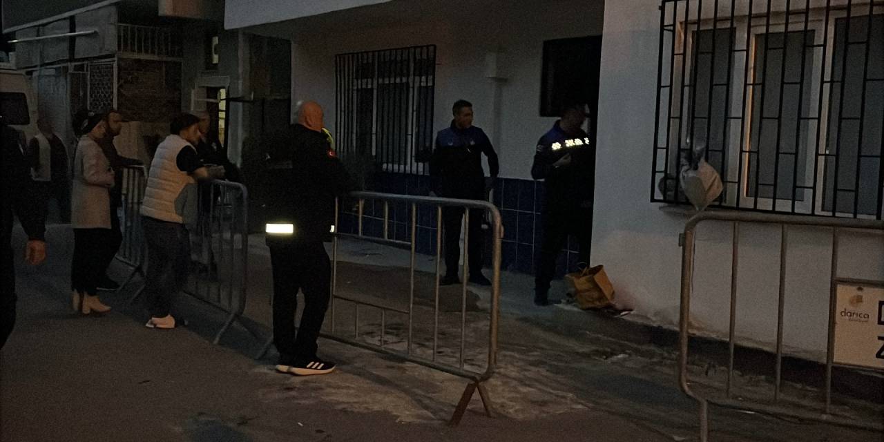 Gebze'nin ardından şimdi de Darıca! 2 binanın kolonları çatladı: Vatandaşlar evlerini tahliye etti