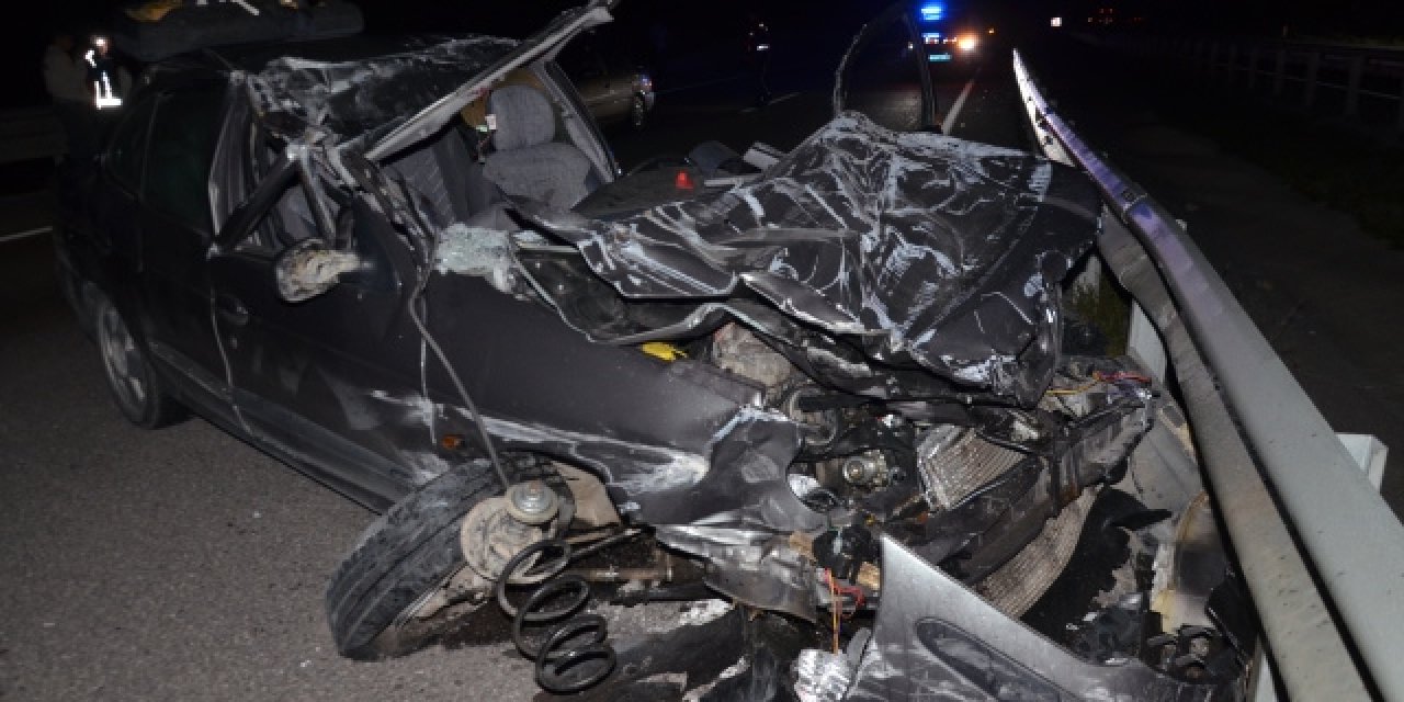 Tıra arkadan çarpan sürücü kurtarılamadı