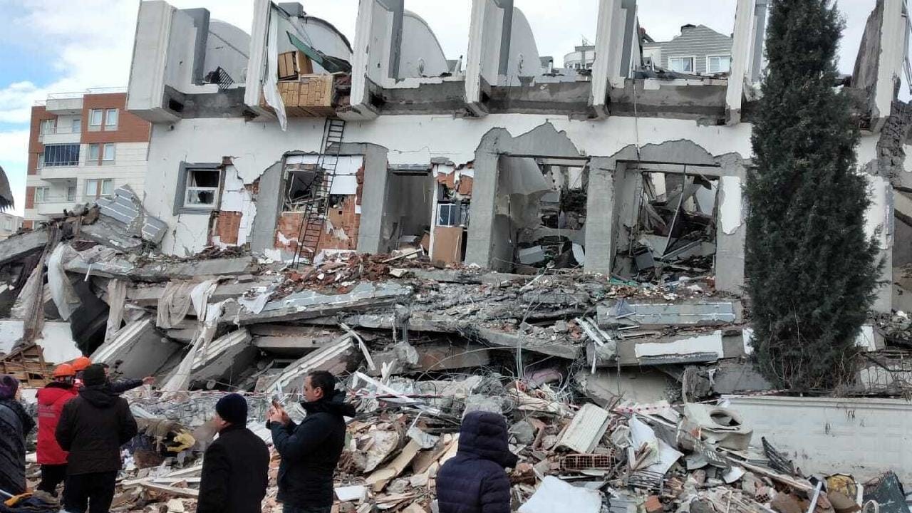 Depremde 65 kişiye mezar olmuştu: Sueda Kent Sitesi davasında rapor çıktı