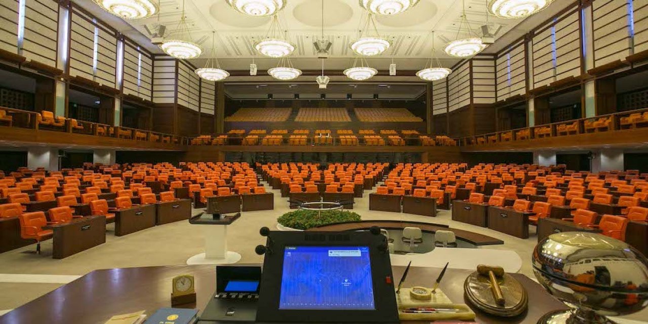 Mecliste kavga anbean kameraya böyle yansıdı!