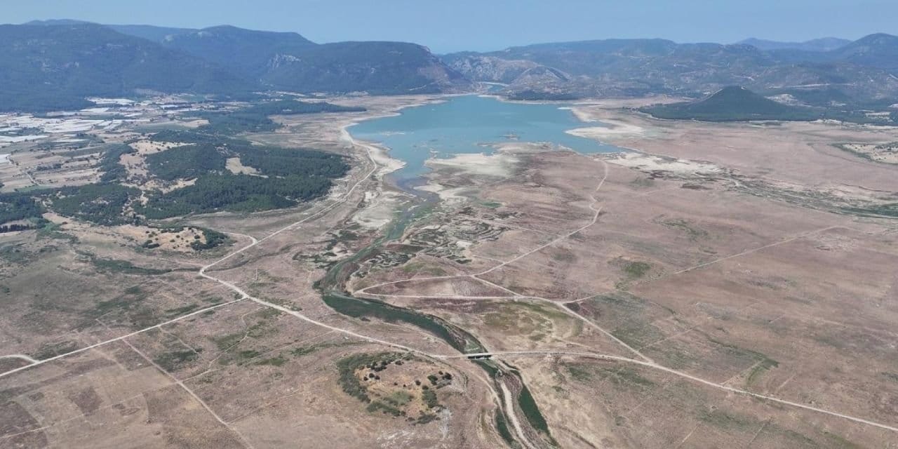 Barajlar sıfırı gördü İzmir'in suyu bitti! Uzman isim acı reçeteyi açıkladı