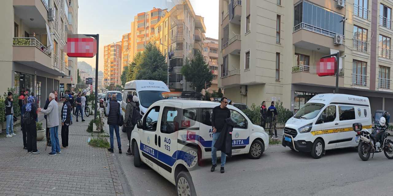 Markette dehşet anları! Eski eşine bıçakla saldırdı