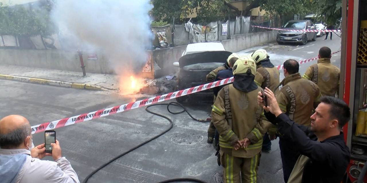 Aracınızı park ederken dikkat! Yer altından çıkan kıvılcımlar küle çevirdi