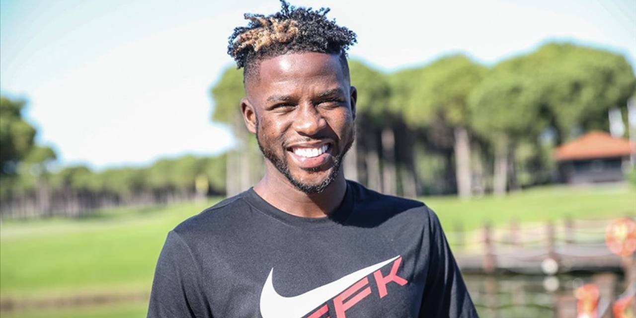 Bir zamanlar Süper Lig'de oynuyordu: Ünlü futbolcuya AVM'de silahlı tehdit