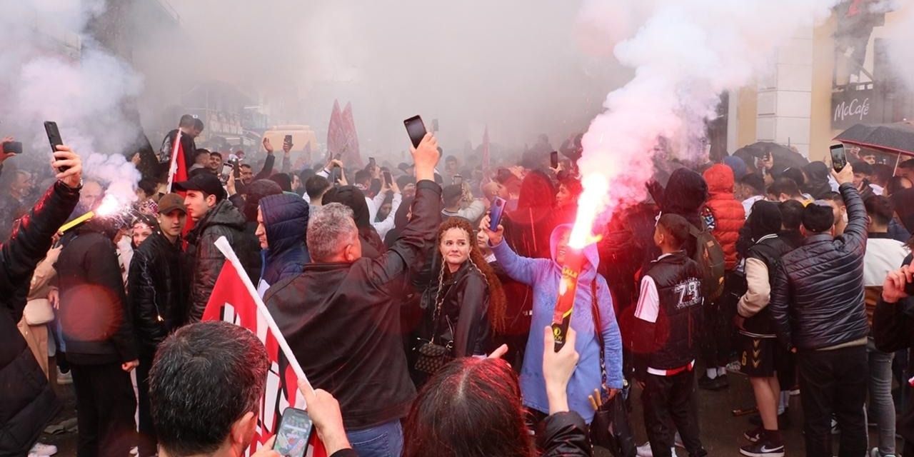 Samsun Samsun olalı böyle heyecan görmedi: Herkes akın akın gidiyor