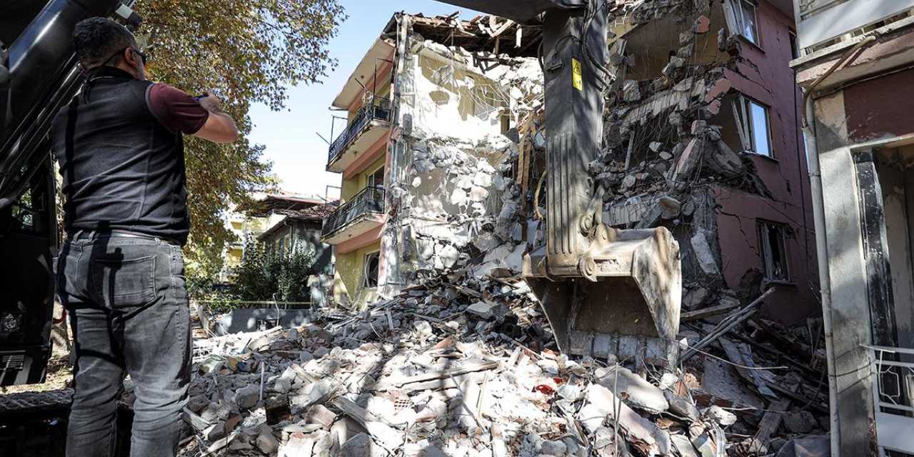 Erken uyarı sistemi sonuç verdi! Sındırgı depremini Kandilli önceden bildi