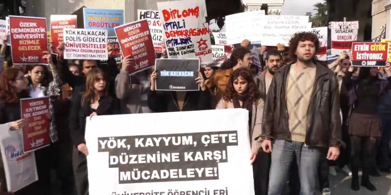 Öğrencilerden Beyazıt Meydanı’nda YÖK protestosu: Üniversitelerimiz köle yetiştiren atölyelere dönüşmüştür