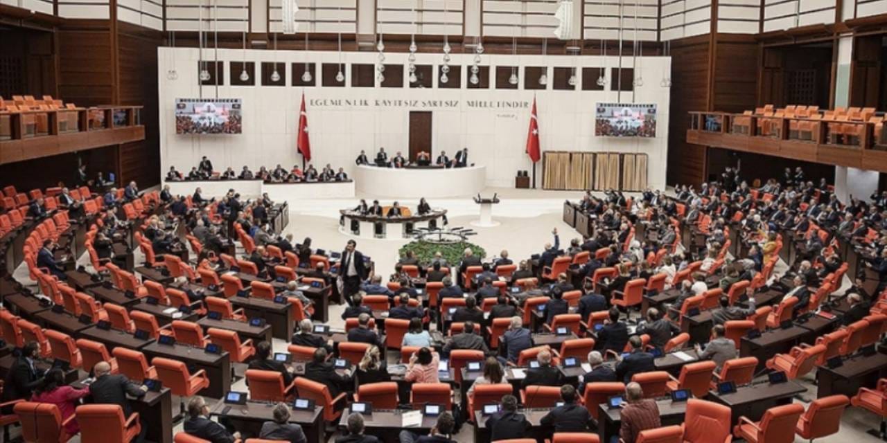 'Peşkeş yasası' meclisten geçti! İBB'ye ait 100'den fazla taşınmaz tehlikede: Kıyılar ve iskeleler özelleştirilecek