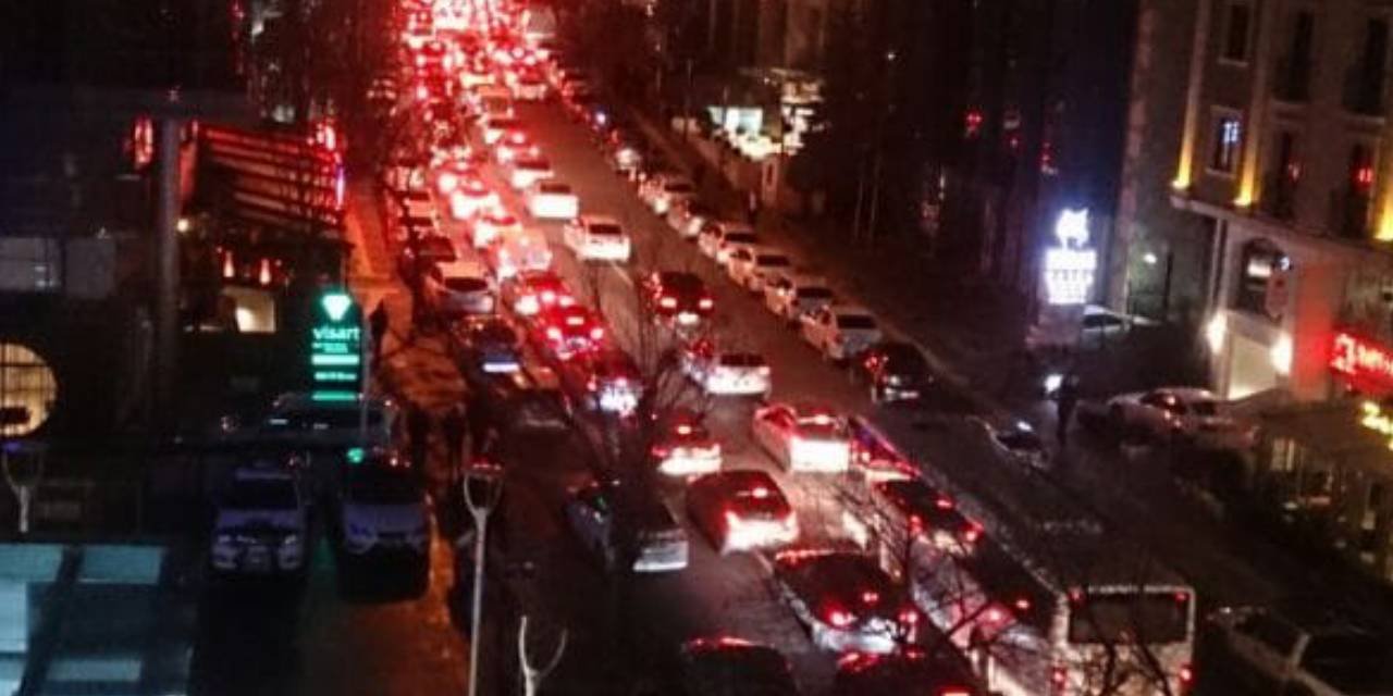 ABD Büyükelçiliği güvenlik önlemleri yüzünden Ankara trafiği felç oldu!