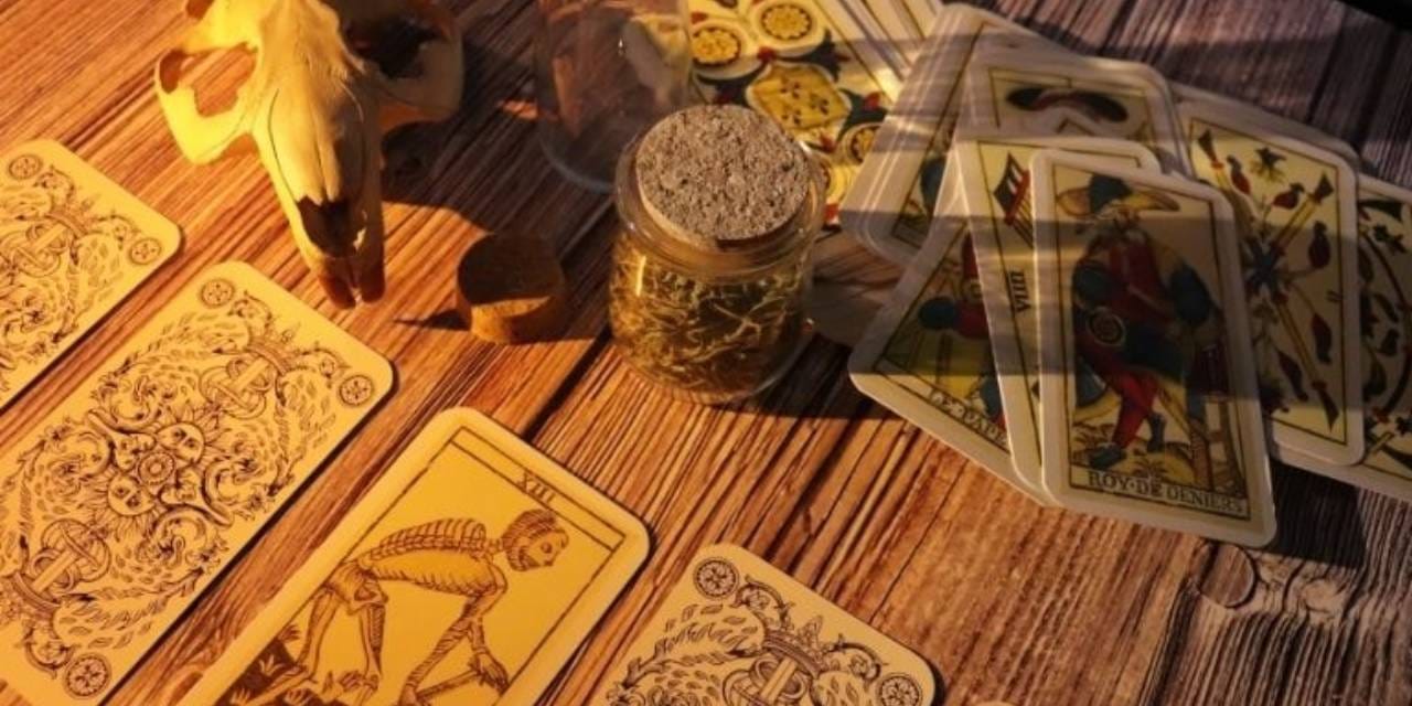 'Bağlama büyüsü' yaparak insanları dolandıran 3 kişi yakalandı