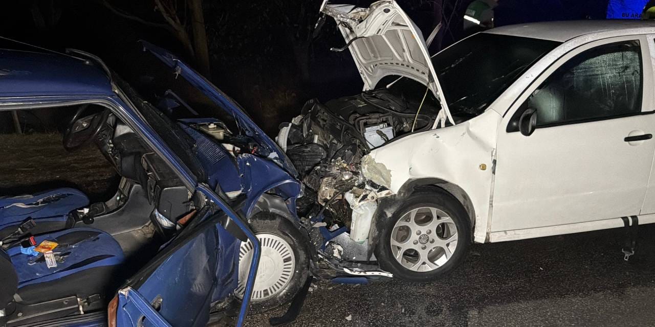 Eskişehir’de feci kaza! İki otomobil kafa kafaya çarpıştı: 1’i ağır 9 yaralı