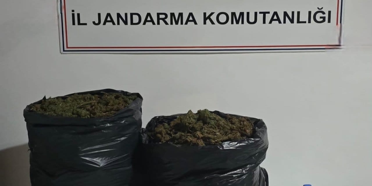 Bahçesine 12 kilo 250 gram uyuşturucu gömmüş