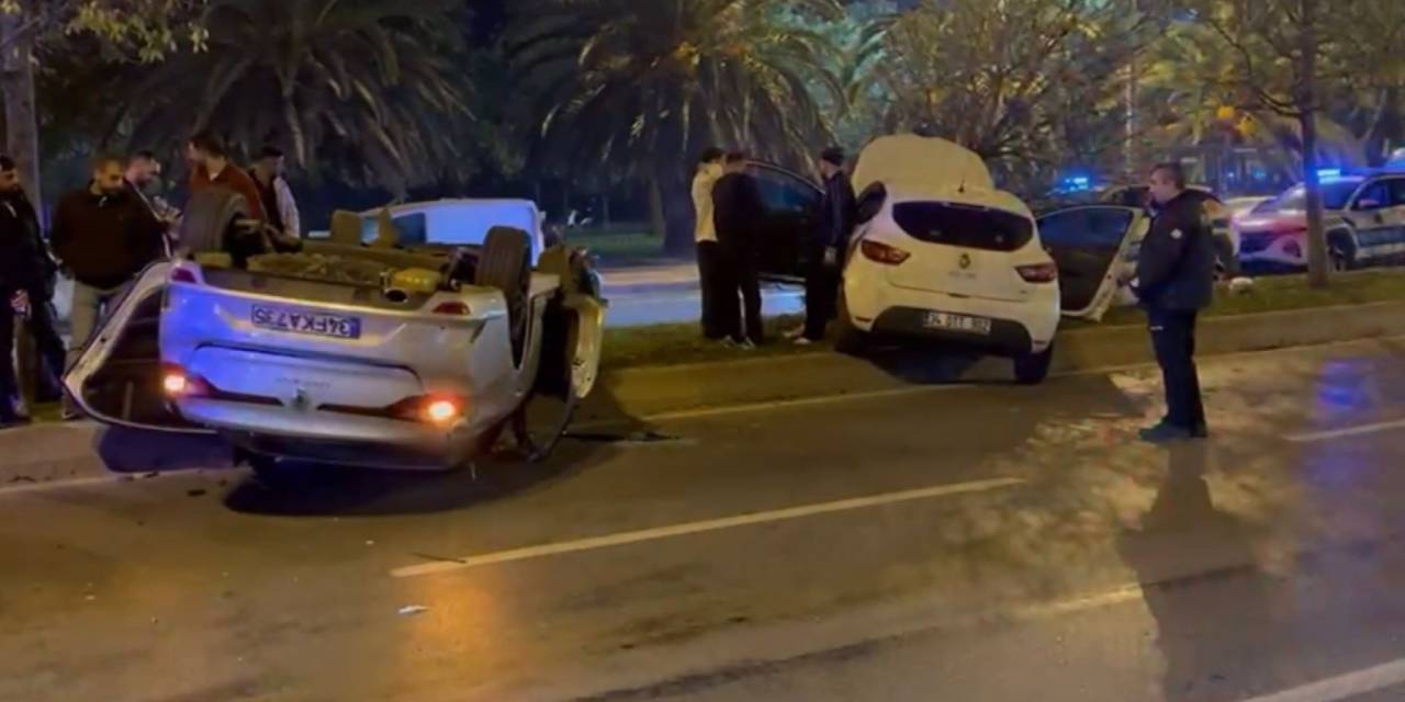 Kartal'da zincirleme kaza! 4 araç birbirine girdi