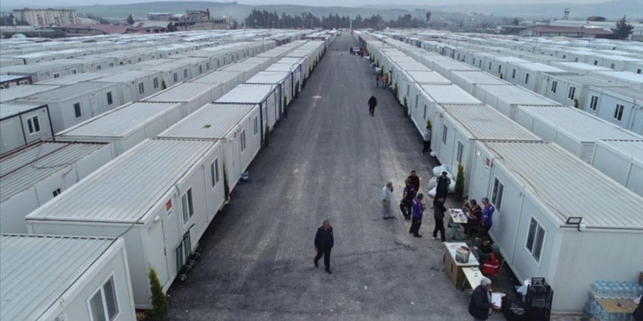 Hatay'da konteyner kent krizi büyüyor! Depremzede öğretmenlere bir hafta mühlet
