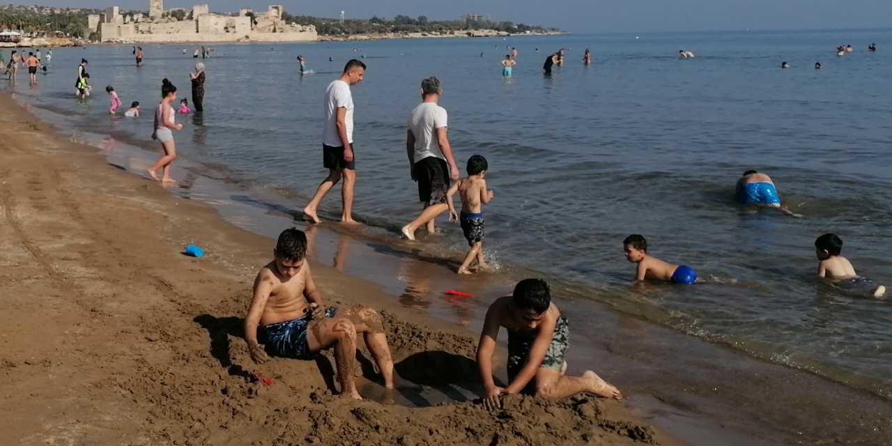 Termometreler 30 dereceyi gösterdi: Herkes sahile koştu