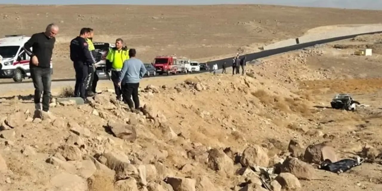 Niğde'de şarampole yuvarlanan otomobilde 2 kişi hayatını kaybetti
