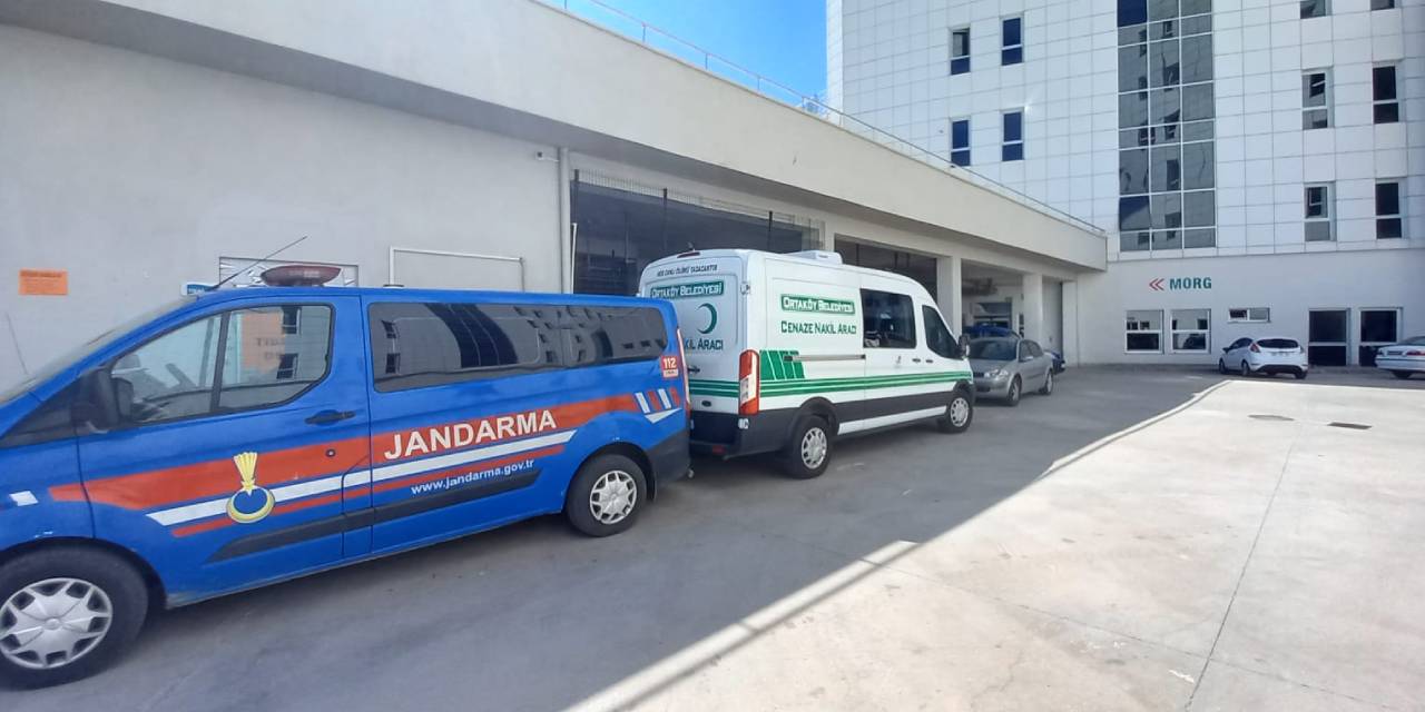 Yolun karşısına geçmek isterken otomobil çarptı: Yaşlı kadın öldü