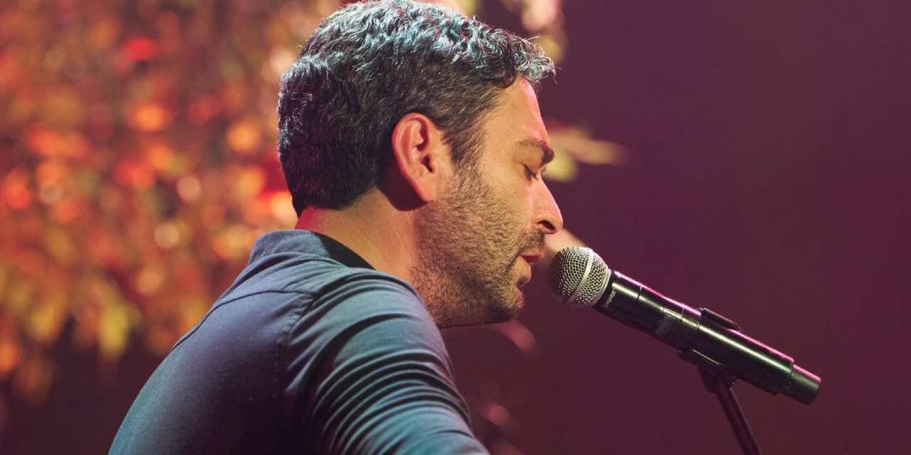 Saz ve davul çaldı, türkü söyledi: Ozan Akbaba geceye damgasını vurdu