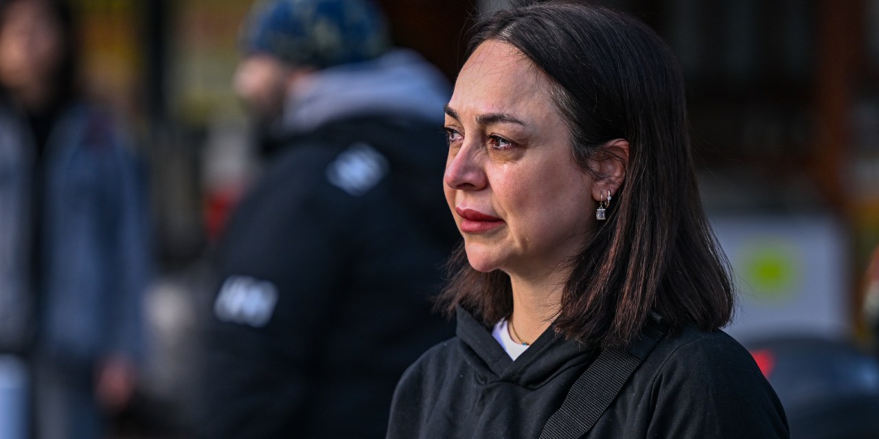 9'u 5 geçe hayat durdu! Vatandaşlar gözyaşları ile yerlerinden kıpırdamadı