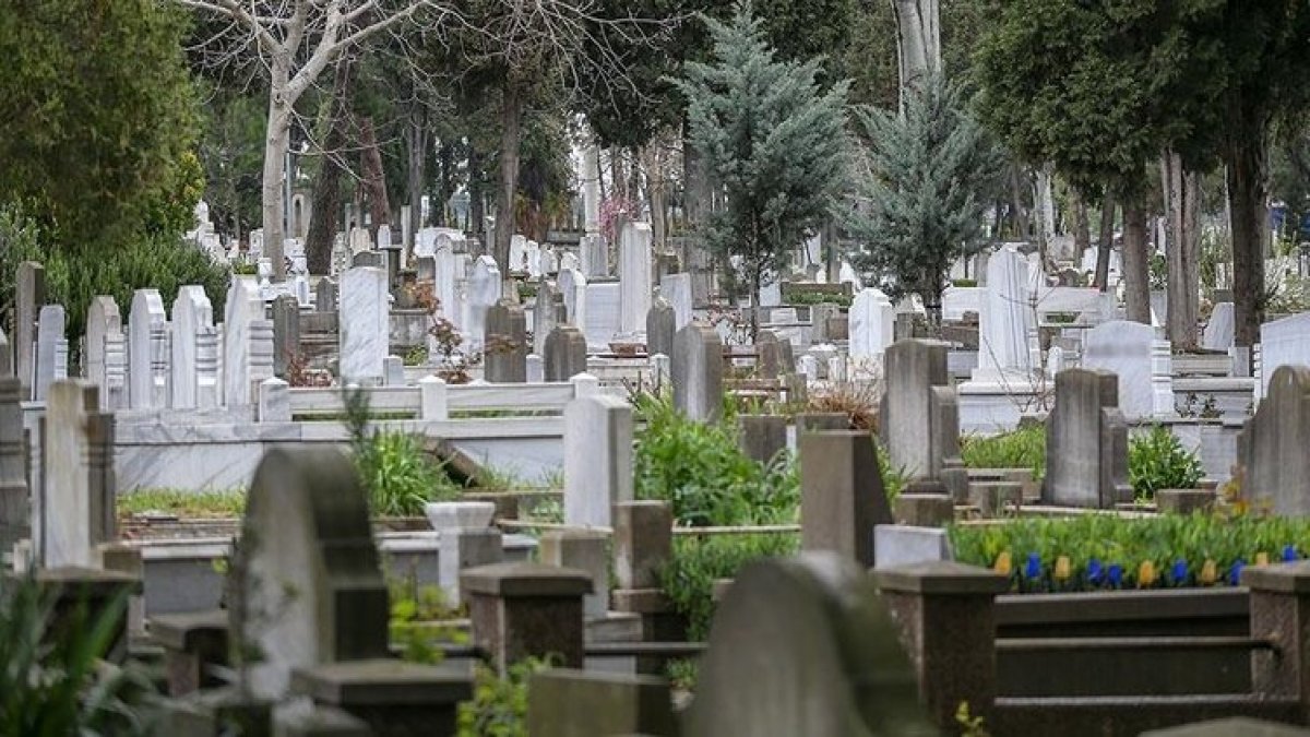 İstanbul'da ölüm bile dert! İşte mezar yeri fiyatları...