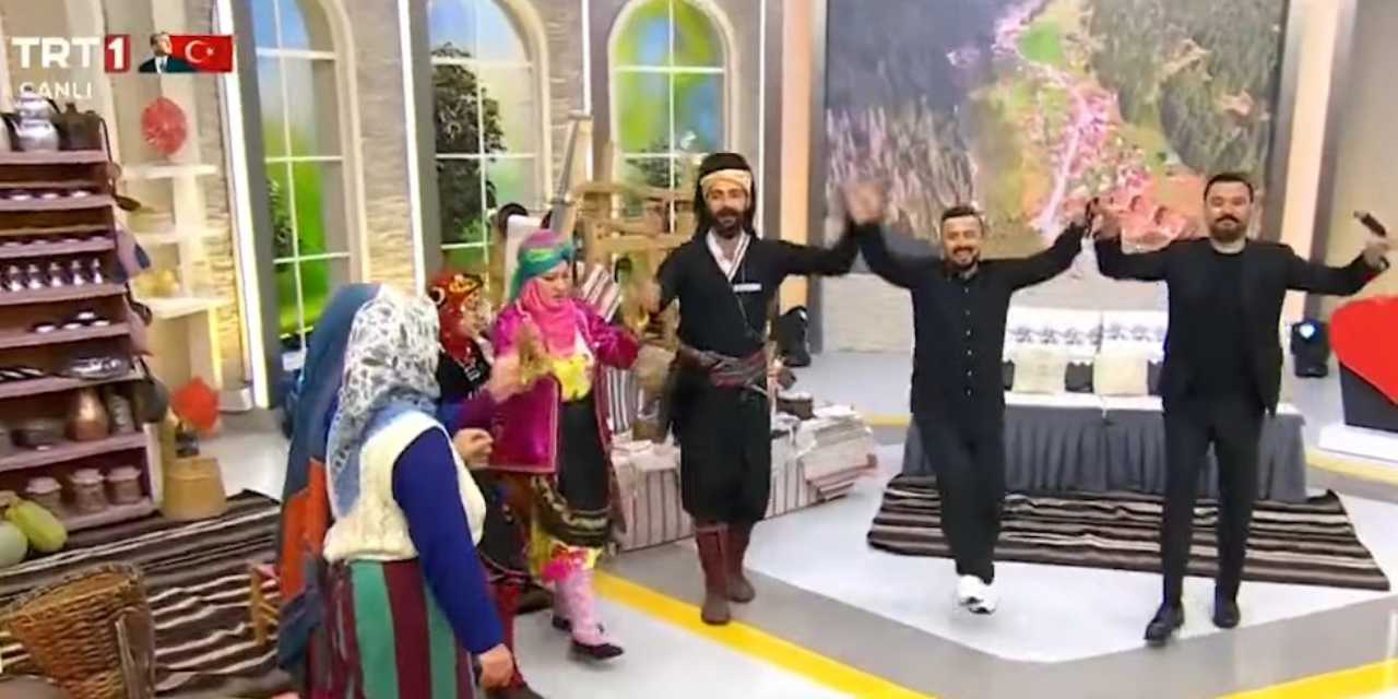 10 Kasım'da TRT'den büyük skandal! Horon tepip türkü söylediler
