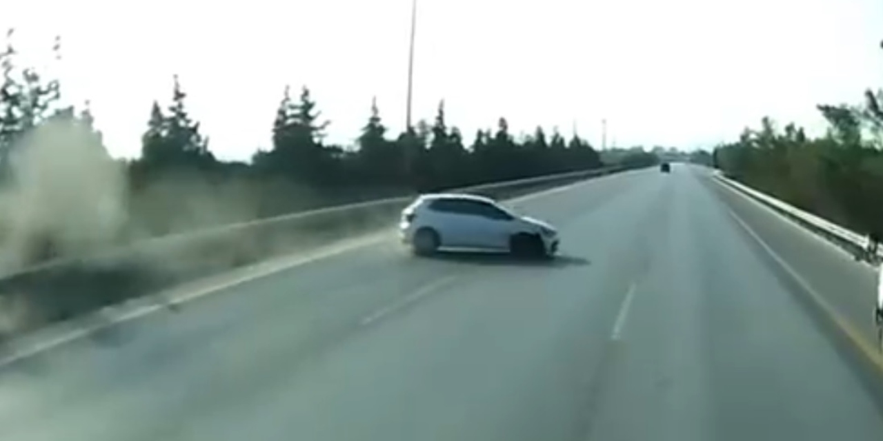 Otoyolda kaza: Sol şeritte bekleyen otomobili sağ şeride savurdu