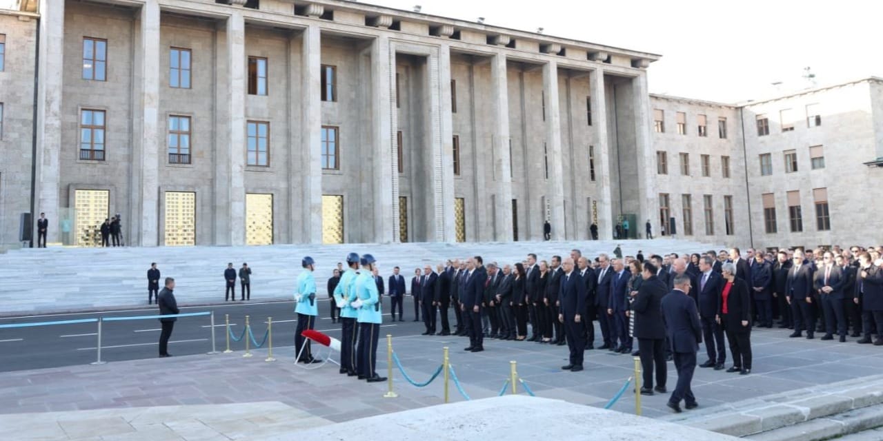 TBMM'deki 10 Kasım töreninde tepki çeken görüntü: Tanal Anayasa'yı hatırlattı