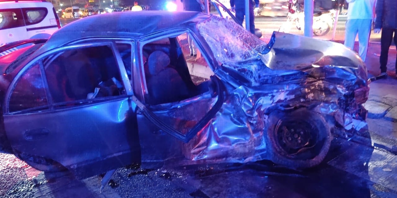 Otomobil ile çarpışan minibüs kanala düştü! Çok sayıda kişi yaralandı