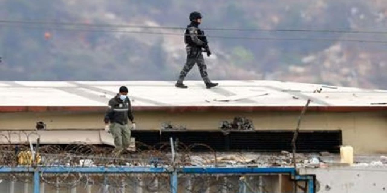 Ekvador'da 27 mahkum ölü bulundu: Çete hesaplaşması şüphesi