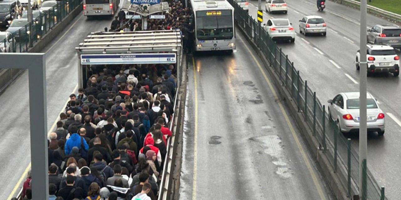 Metrobüs hattında yoğunluk: İETT'den açıklama geldi