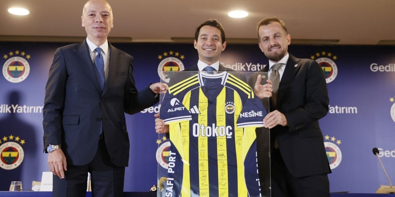 Fenerbahçe'de imzalar atıldı: Anlaşma 3 yıllık