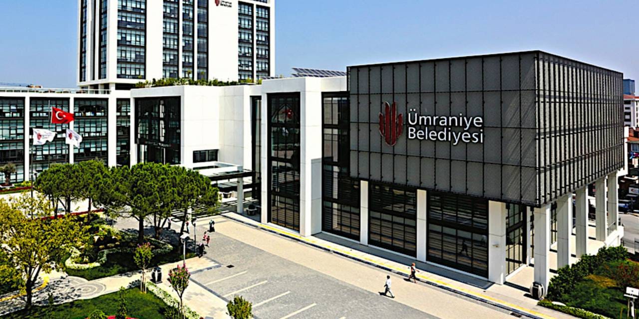 Ümraniye'de de koltuk yabancıya gitmedi: İlçe başkanının oğlu müdür oldu